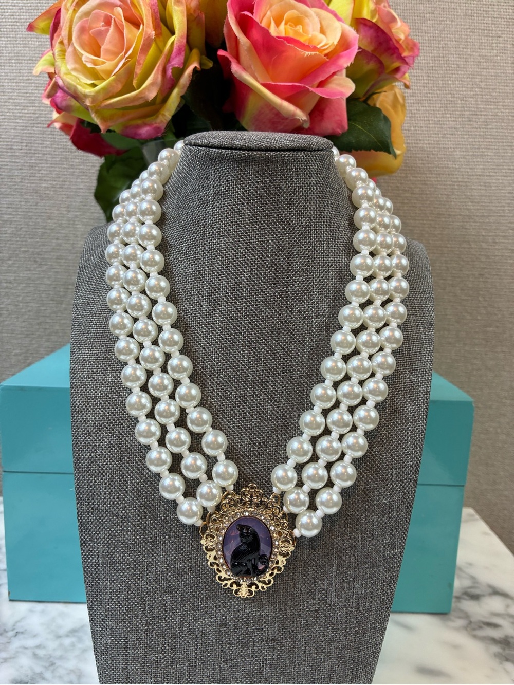 Betsey Johnson Faux Pearl Multi-Strand Statement Necklace w/ Black Cat Portrait